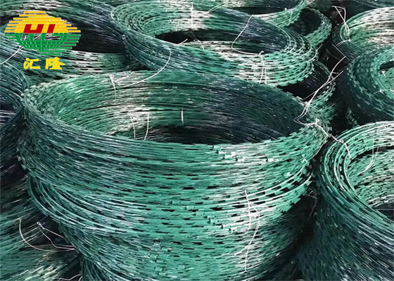 एंटीकोर्सोसियन ग्रीन पीवीसी कोटेड कॉन्सर्टिना कांटेदार तार 1400-1500MPA