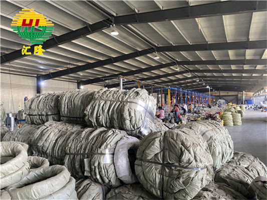 वेयरहाउस में बीटीओ -22 पीवीसी लेपित जस्ती 2.0 मिमी कॉन्सर्टिना रेजर वायर कैश गुड्स