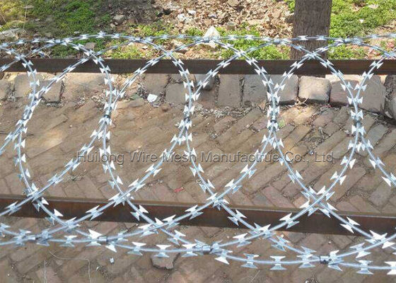 0.5 मिमी ब्लेड फ्लैट रेजर वायर बाड़ गर्म जस्ती उच्च सुरक्षा स्तर;
